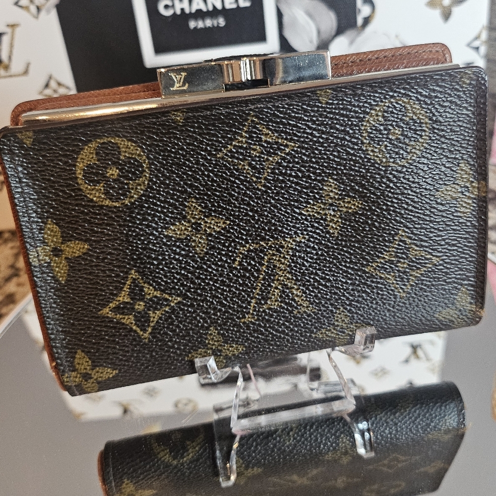 Vintage Kiss Lock Bifold LV Wallet. GUC